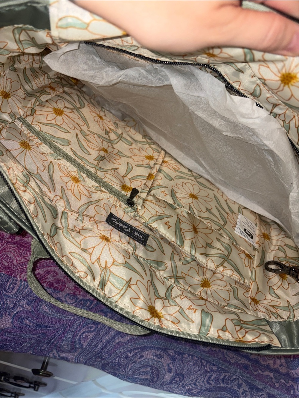Lug Cabby Se Sage Green with Daisies - Picture 10 of 12